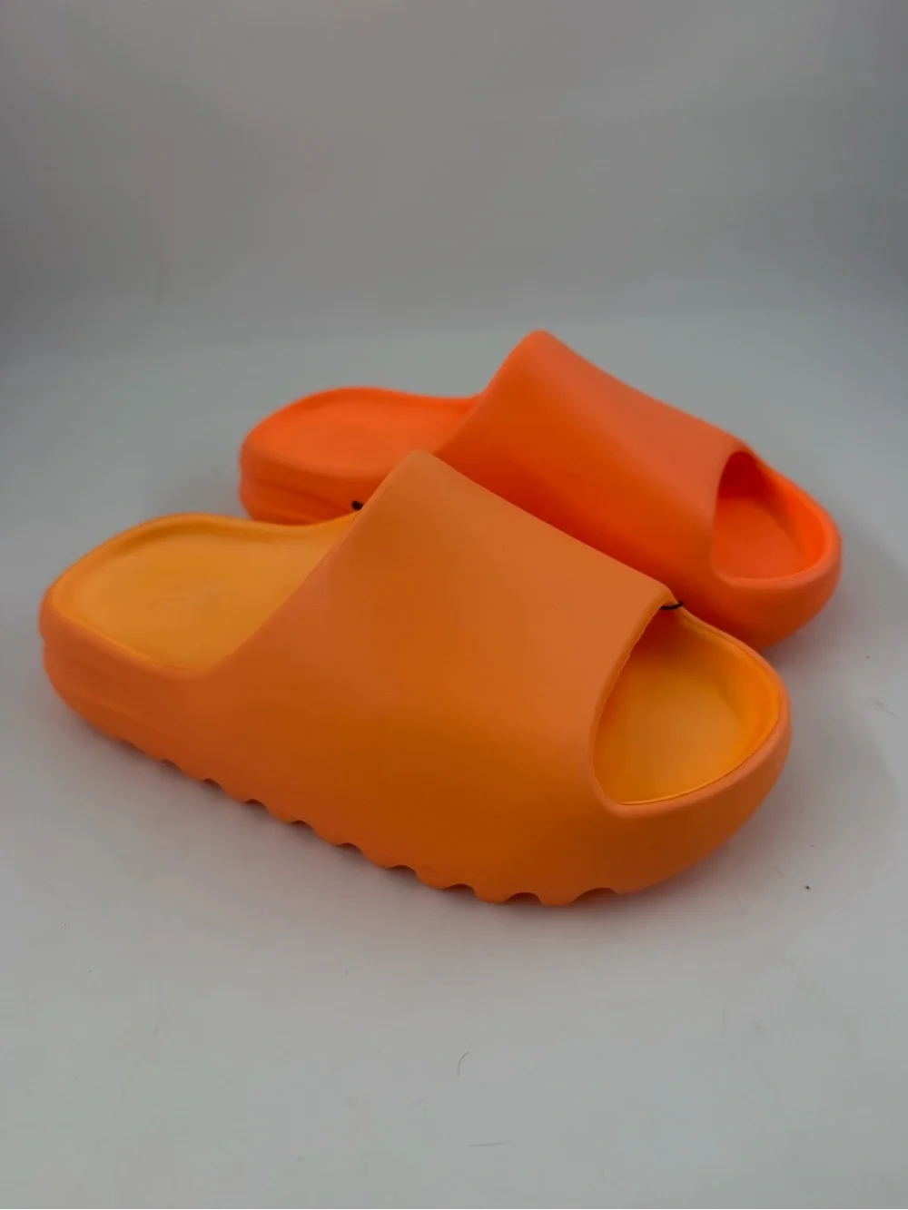 👞 Adidas Unisex Yeezy Slides -Size 5 Men/Youth -Enflame Orange -Size 6.5 Women